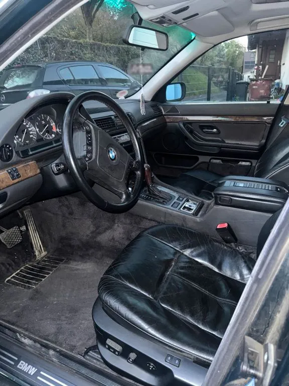 BMW 728