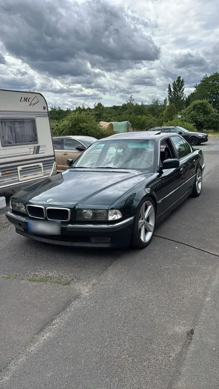 BMW 728