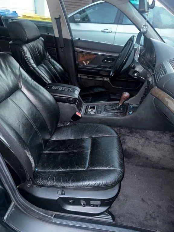 BMW 728