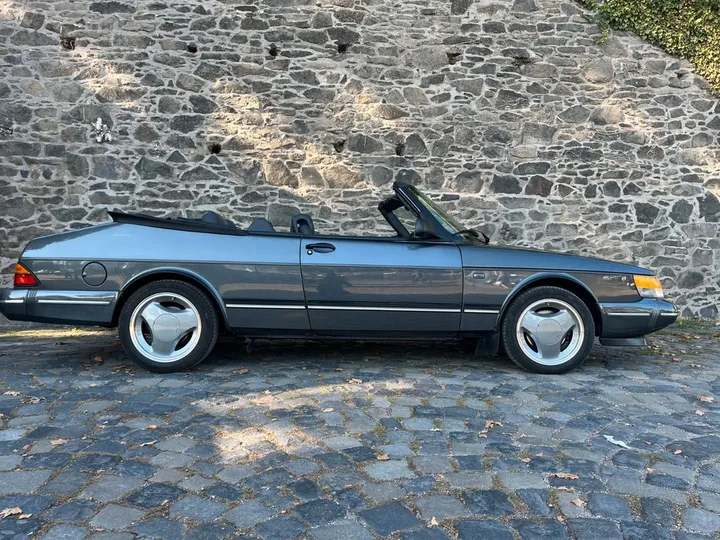 Saab 900