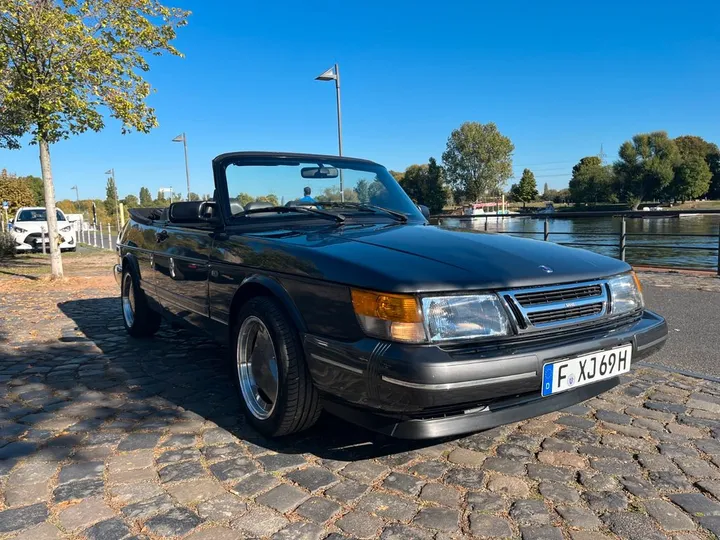 Saab 900