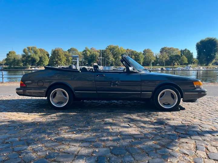 Saab 900