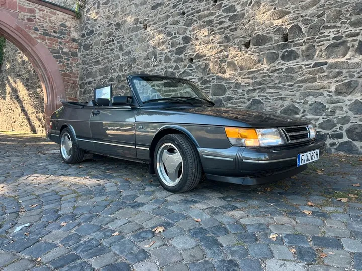 Saab 900