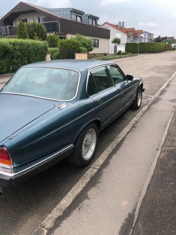 Jaguar XJ12