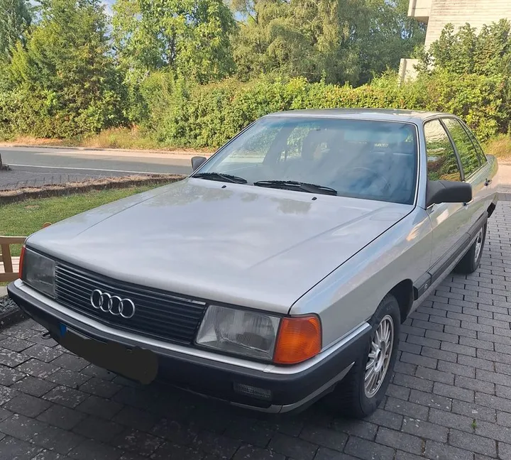 Audi 100