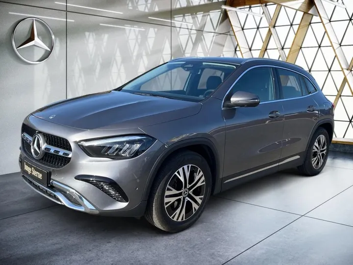 Mercedes-Benz GLA 220