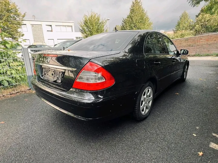 Mercedes-Benz E 220