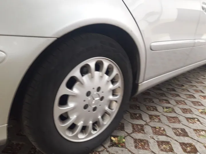 Mercedes-Benz E 270