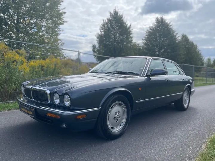 Jaguar XJ