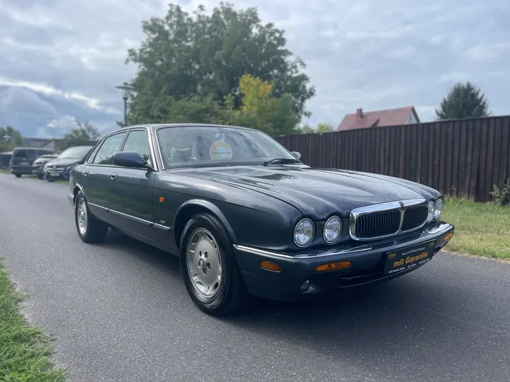 Jaguar XJ