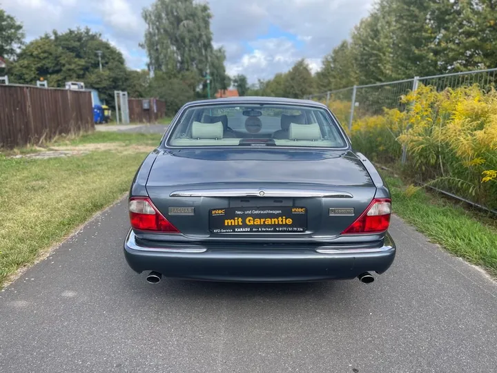 Jaguar XJ