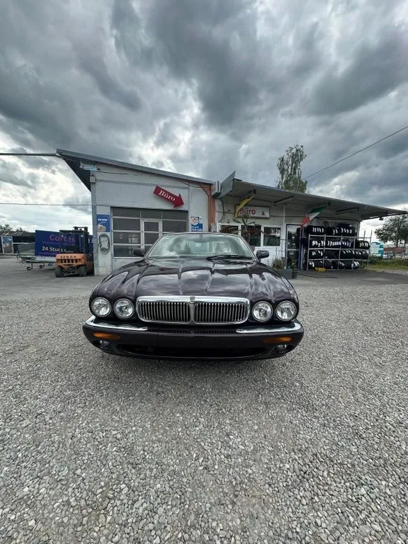 Jaguar XJ8