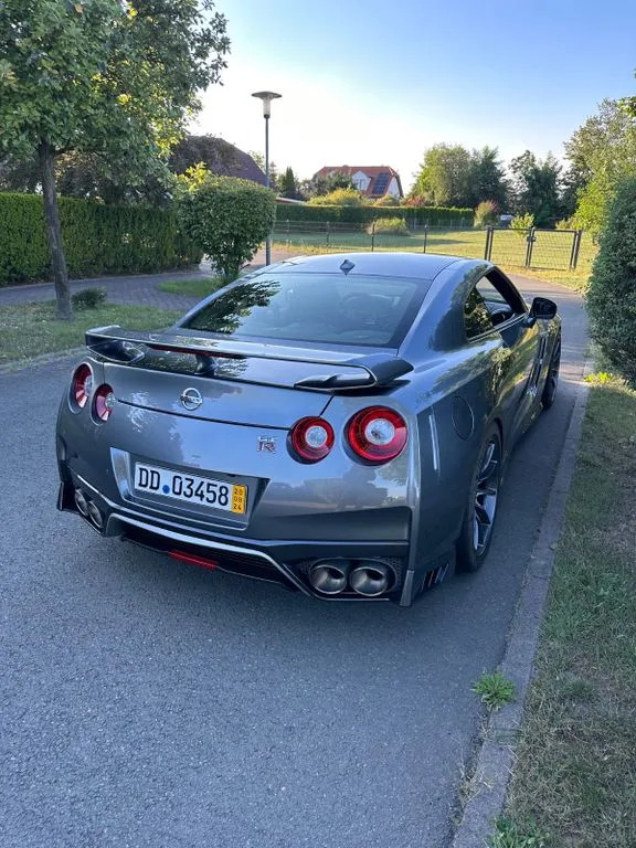 Nissan GT-R