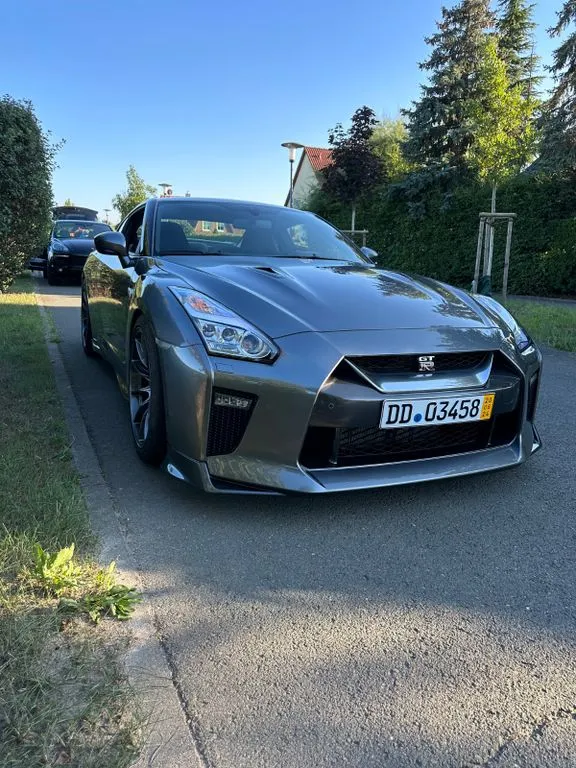 Nissan GT-R