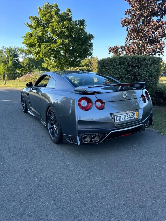 Nissan GT-R