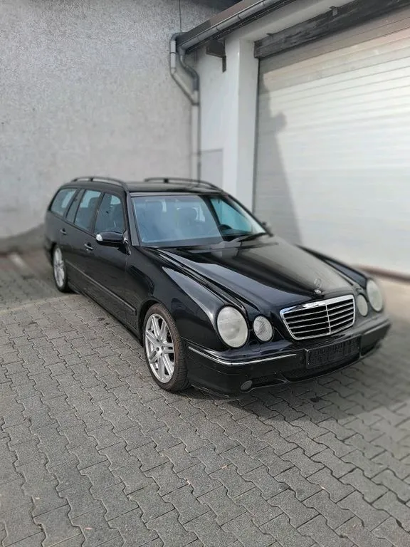 Mercedes-Benz E 55 AMG