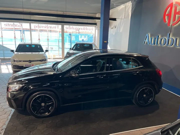 Mercedes-Benz GLA 180