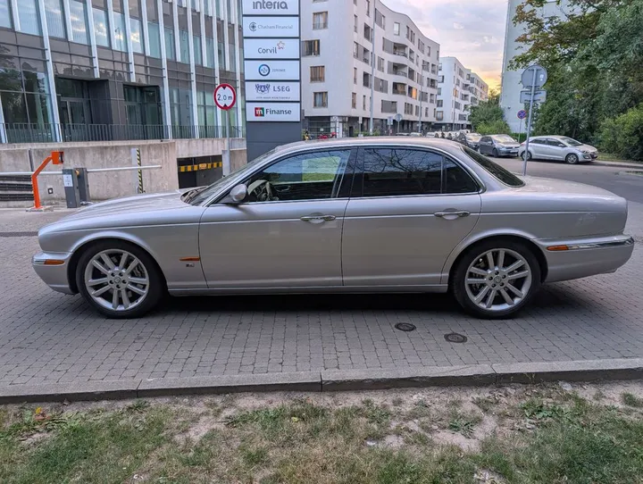 Jaguar XJR