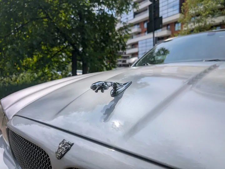 Jaguar XJR