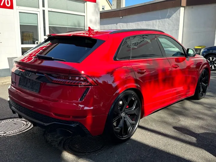 Audi RSQ8