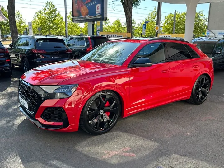 Audi RSQ8
