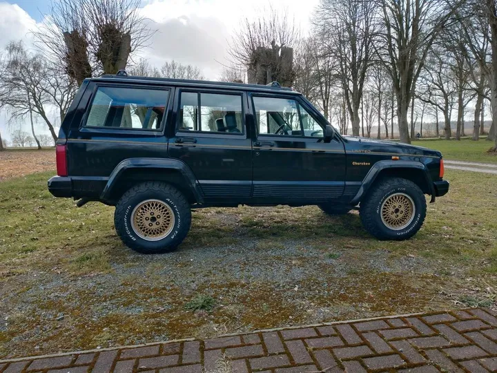 Jeep Cherokee