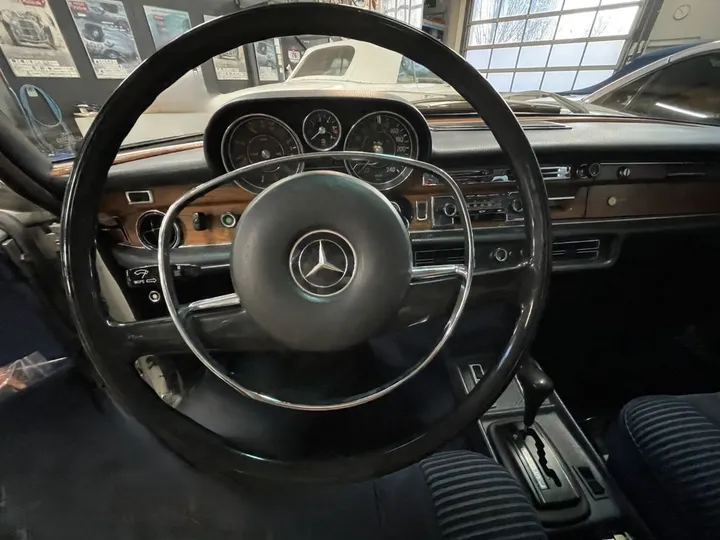 Mercedes-Benz 300