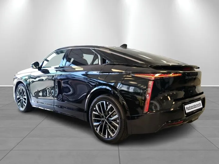 DS Automobiles Nº8