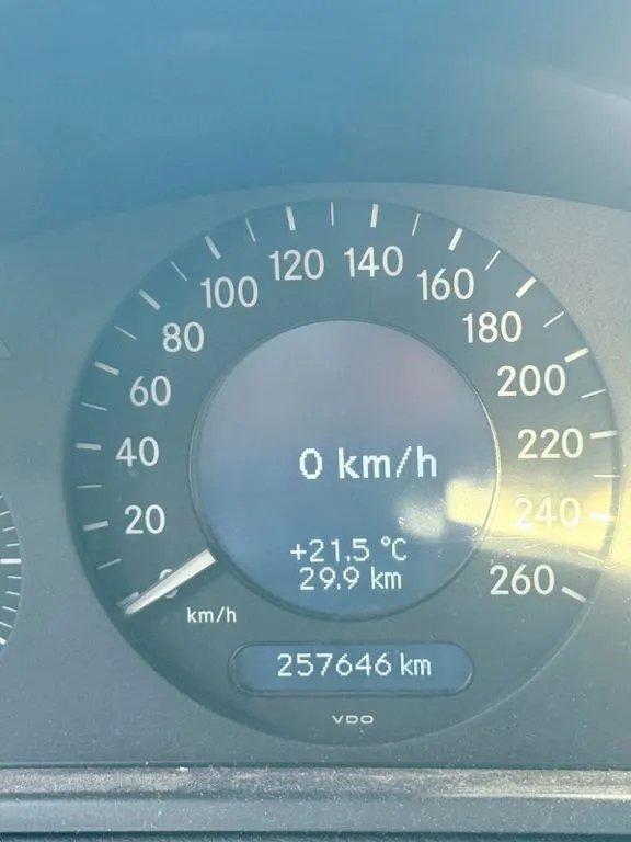 Mercedes-Benz E 200