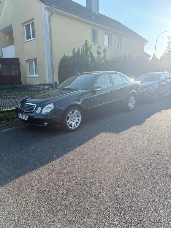 Mercedes-Benz E 200