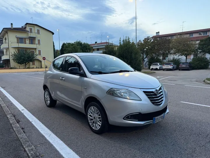 Lancia Ypsilon