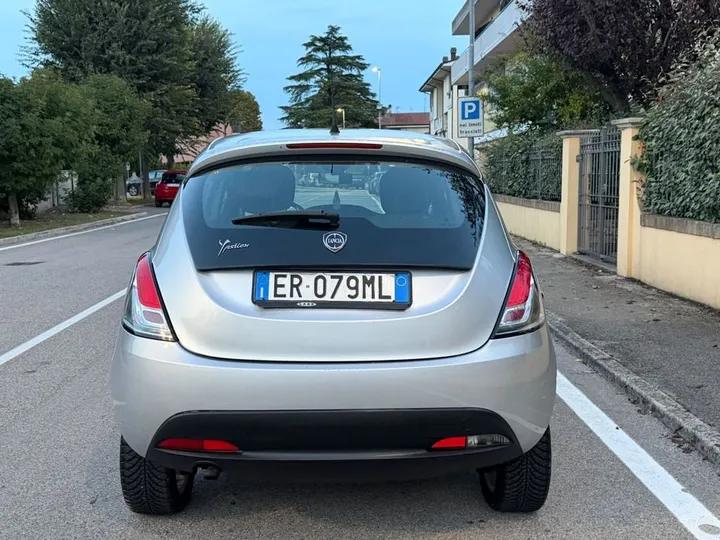 Lancia Ypsilon