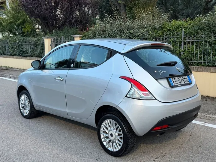 Lancia Ypsilon