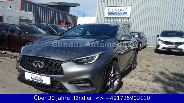 Infiniti Q30