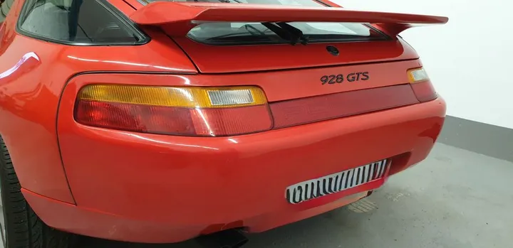 Porsche 928