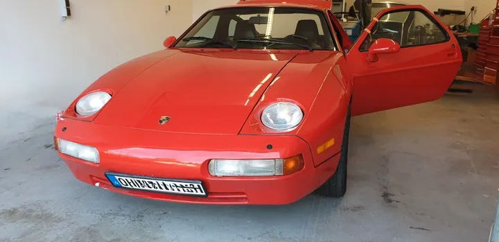 Porsche 928