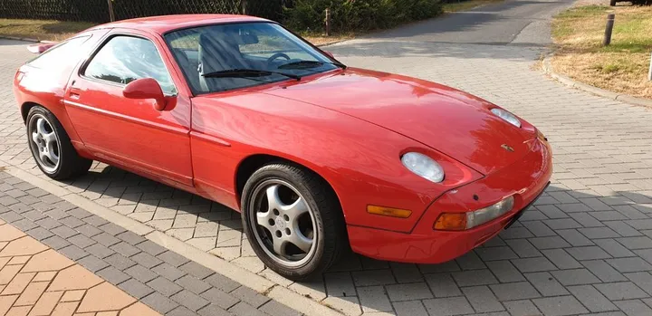 Porsche 928