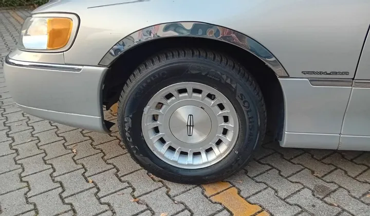 Lincoln Town Car