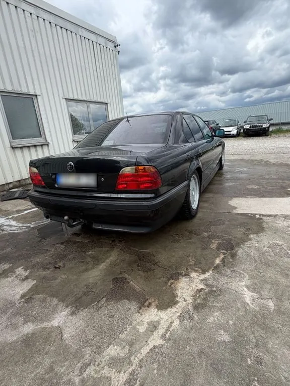 BMW 728