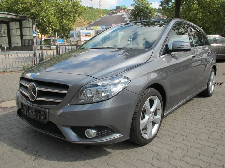 Mercedes-Benz B 200