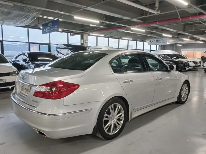 Hyundai Genesis