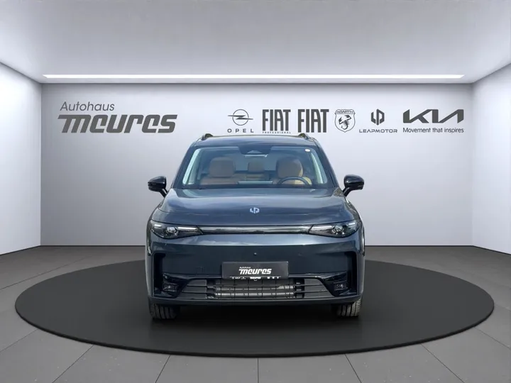 Leapmotor C10