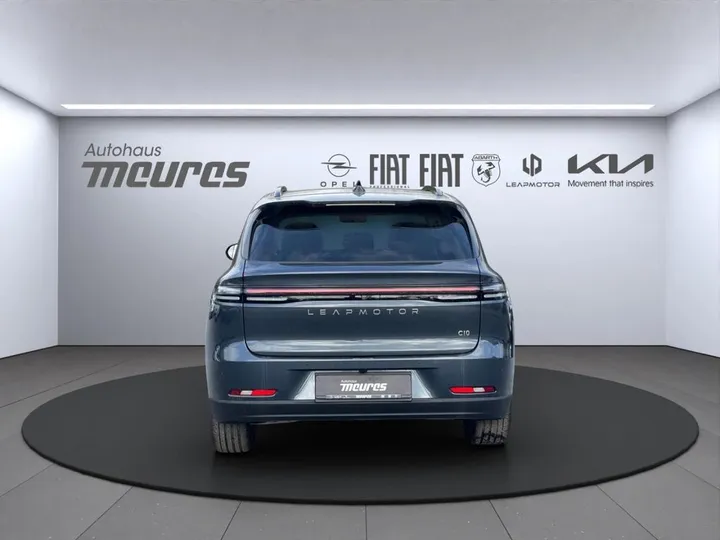 Leapmotor C10