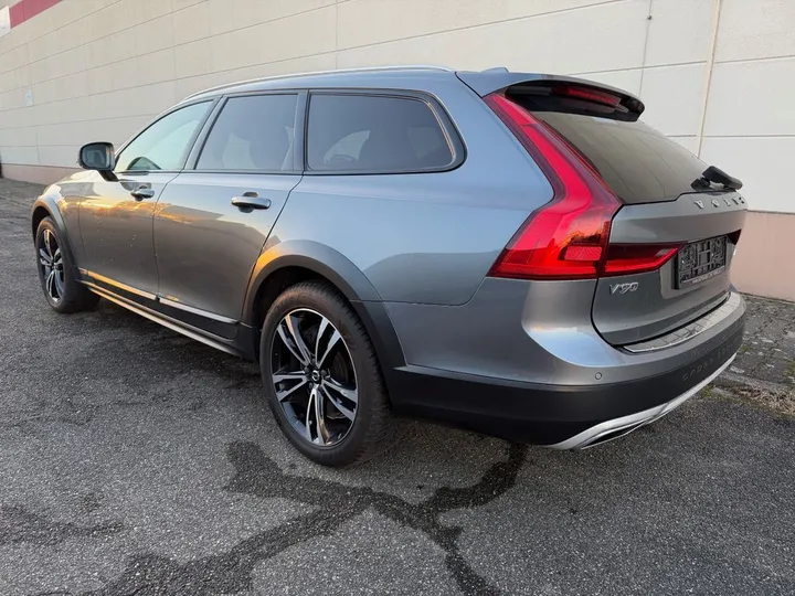 Volvo V90 Cross Country