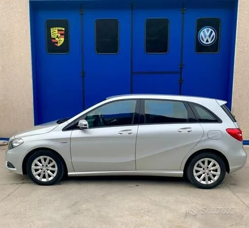 Mercedes-Benz B 180
