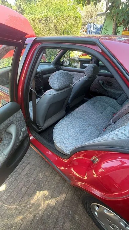 Peugeot 406