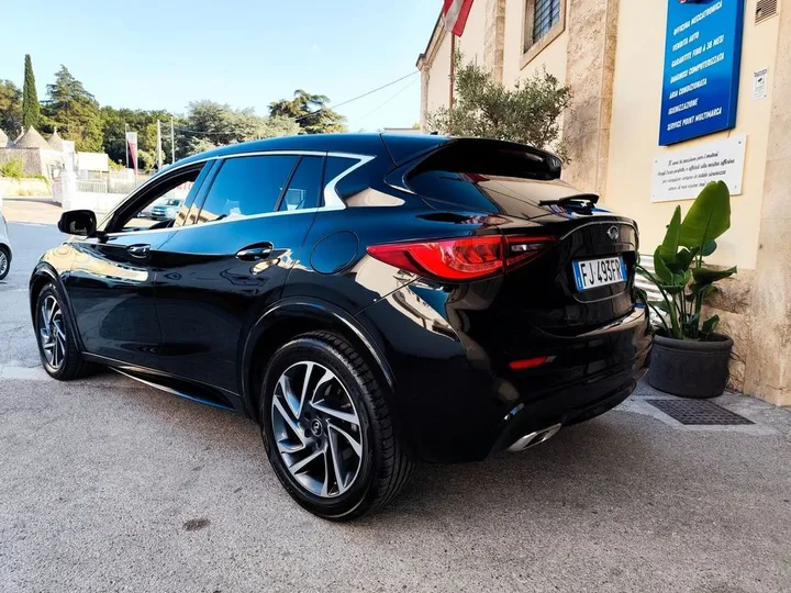 Infiniti Q30