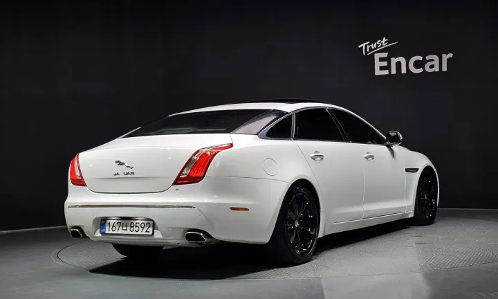 Jaguar XJ
