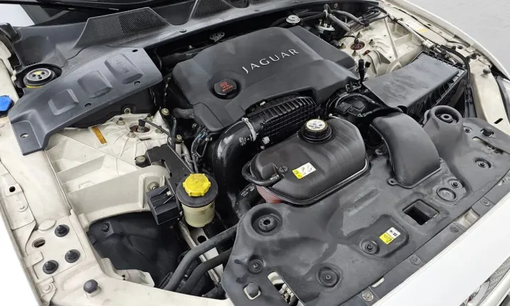 Jaguar XJ