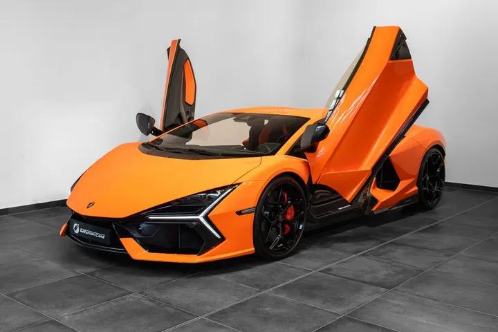 Lamborghini Revuelto